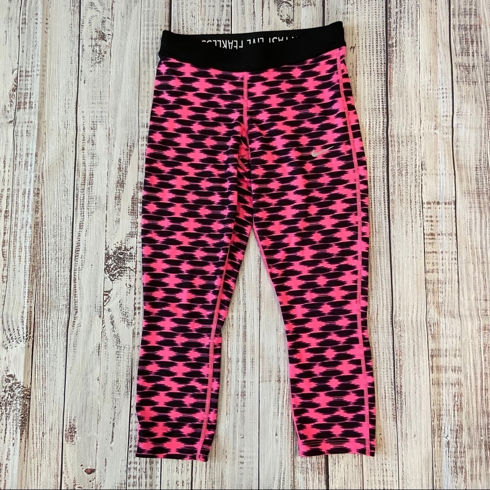 Nike Dri-Fit Black And Pink Capri Leggings. Size XSmall. EUC